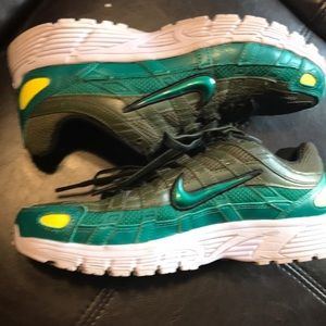 Women size 6.5 Nike p6000 cargo khaki army green and hunter green